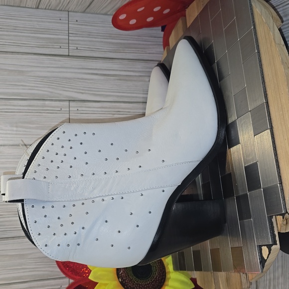Sigerson Morrison Kalie White Studded Western  Ankle Boots - Picture 2 of 10